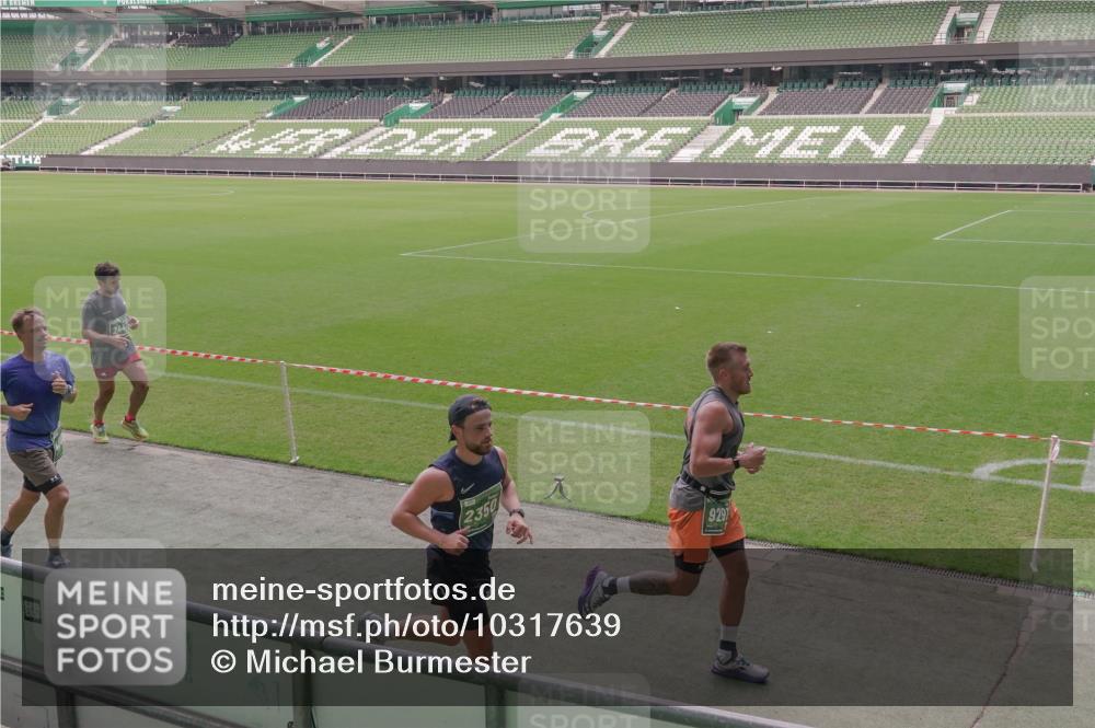 13.09.2026 - 21. swb-Marathon Bremen Michael Burmester http://msf.ph/oto/10317639 13.09.2026 12:52:56 Laufen im Stadion 102, 107, 145, 235, 313, 376, 541, 560, 615, 616, 683, 696, 734, 740, 755, 792, 863, 982, 985, 987, 1033, 1043, 1056, 1207, 1232, 1252, 1297, 1433, 1445, 1492, 1528, 1542, 1646, 1664, 1704, 1707, 1814, 1955, 2007, 2008, 2043, 2203, 2280, 2350, 2362, 2401, 2422, 2447, 2454, 2480, 2498, 2759, 2767, 2820, 2847, 2858, 2997, 3085, 3149, 3236, 3336, 3362, 3448, 3566, 3830, 3899, 3988, 4165, 4283, 4429, 4475, 4571, 4573, 4605, 5079, 5152, 5168, 5379 meine-sportfotos.de