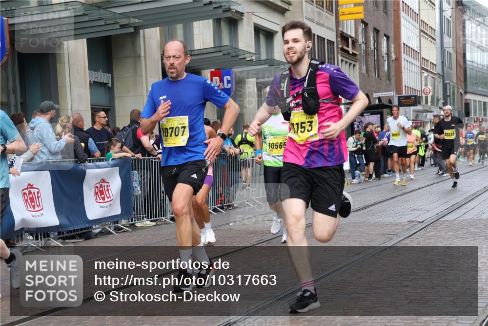 13.09.2026 - 21. swb-Marathon Bremen Strokosch-Dieckow http://msf.ph/oto/10317663 13.09.2026 10:57:43 Ziel 10078, 10494, 10543, 10559, 10565, 10604, 10673, 10707, 10728, 10826, 10828, 10903, 10914, 10931, 10932, 11136, 11295, 11332, 11752, 11824, 11856, 11863, 11884, 12231, 12427, 12441, 12482, 12551, 12555, 10177, 10226, 10300, 10394, 10460, 10517, 10518, 11106, 11153, 11245, 11365, 11480, 11498, 11532, 11568, 11609, 11734, 11965, 11966, 12037, 12111, 12222, 12228, 12264, 12372 meine-sportfotos.de