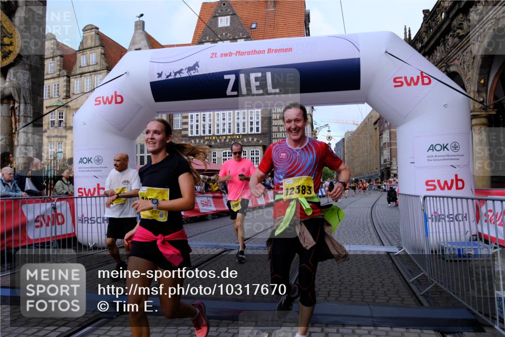 13.09.2026 - 21. swb-Marathon Bremen Tim E. http://msf.ph/oto/10317670 13.09.2026 10:57:32 Ziel 10166, 10226, 10517, 10518, 10578, 10687, 10700, 10772, 10969, 11236, 11292, 11484, 11609, 11667, 12263, 12382, 12383, 12400, 12411 meine-sportfotos.de