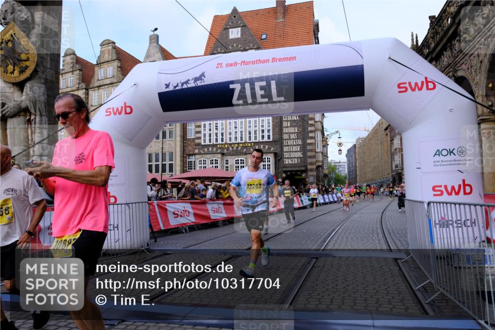 13.09.2026 - 21. swb-Marathon Bremen Tim E. http://msf.ph/oto/10317704 13.09.2026 10:57:33 Ziel 10166, 10226, 10517, 10518, 10578, 10687, 10700, 10772, 10969, 11236, 11292, 11484, 11609, 11667, 12263, 12382, 12383, 12400, 12411 meine-sportfotos.de