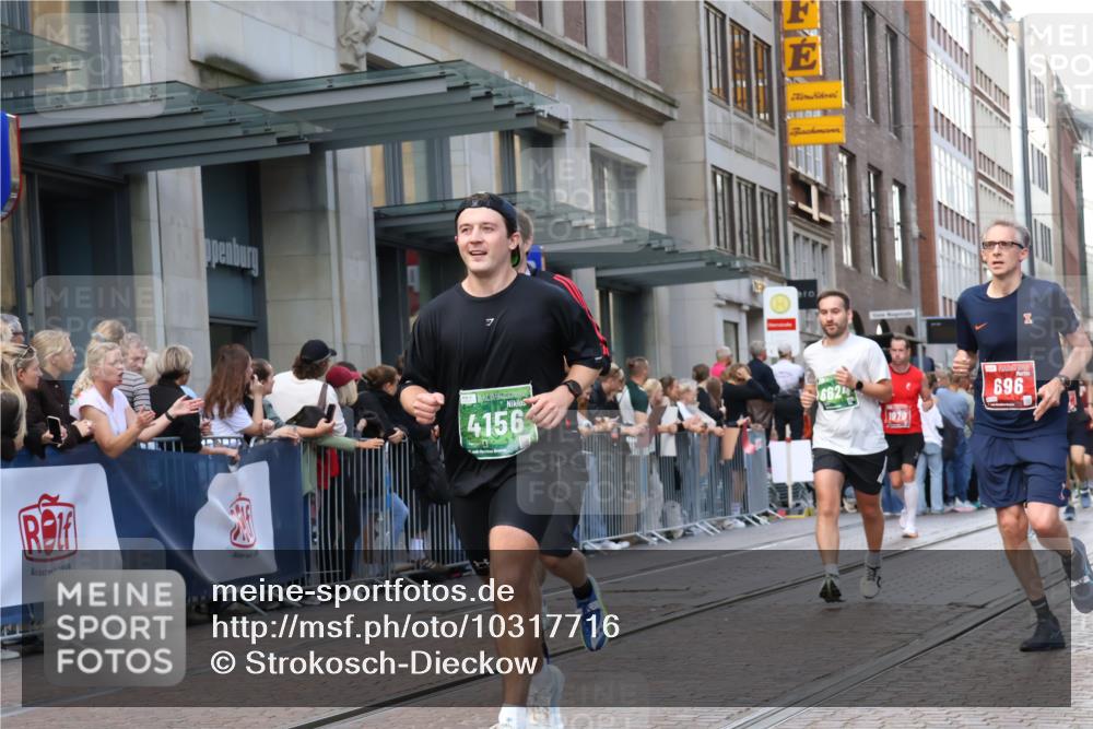 13.09.2026 - 21. swb-Marathon Bremen Strokosch-Dieckow http://msf.ph/oto/10317716 13.09.2026 13:16:51 Ziel 842, 2052, 2319, 3246, 3706, 4156, 4805, 6095, 6624, 6704, 6734, 6759, 6953, 7284, 8111, 8418, 8858, 385, 472, 675, 696, 734, 816, 827, 985, 1970, 2319, 2473, 2474, 2809, 3716, 3961, 4135, 4137, 4485, 5255, 5772, 6049, 6367, 6531, 6535, 6819, 7297, 7387, 7875 meine-sportfotos.de