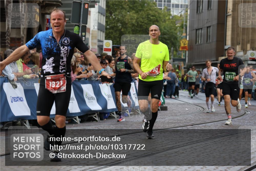 13.09.2026 - 21. swb-Marathon Bremen Strokosch-Dieckow http://msf.ph/oto/10317722 13.09.2026 13:06:54 Ziel 508, 788, 1009, 1770, 1921, 2832, 3910, 4777, 5238, 6951, 7590, 8621, 13148, 749, 1540, 3794, 3973, 6053, 9708 meine-sportfotos.de