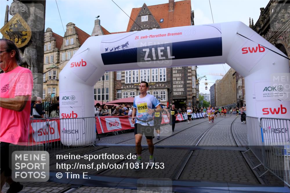 13.09.2026 - 21. swb-Marathon Bremen Tim E. http://msf.ph/oto/10317753 13.09.2026 10:57:34 Ziel 10166, 10226, 10300, 10517, 10518, 10578, 10687, 10700, 10772, 10969, 11236, 11292, 11484, 11498, 11609, 11667, 12263, 12382, 12383, 12400, 12411 meine-sportfotos.de