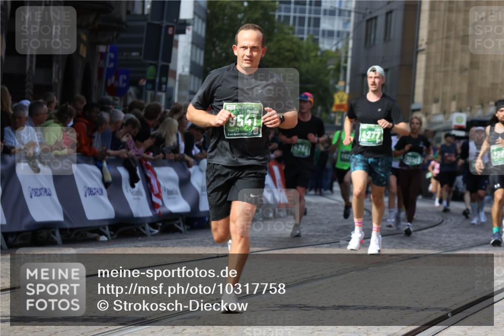 13.09.2026 - 21. swb-Marathon Bremen Strokosch-Dieckow http://msf.ph/oto/10317758 13.09.2026 13:24:38 Ziel 776, 909, 1199, 1250, 2295, 2491, 4000, 4559, 5012, 5208, 5481, 5668, 5669, 5928, 5929, 6105, 7059, 7069, 7081, 7156, 8082, 8415, 8784, 9087, 9573, 9916, 282, 1516, 2280, 2761, 3015, 4198, 4262, 4277, 5328, 5664, 6360, 6626, 6807, 7854, 8853, 9541, 10103 meine-sportfotos.de
