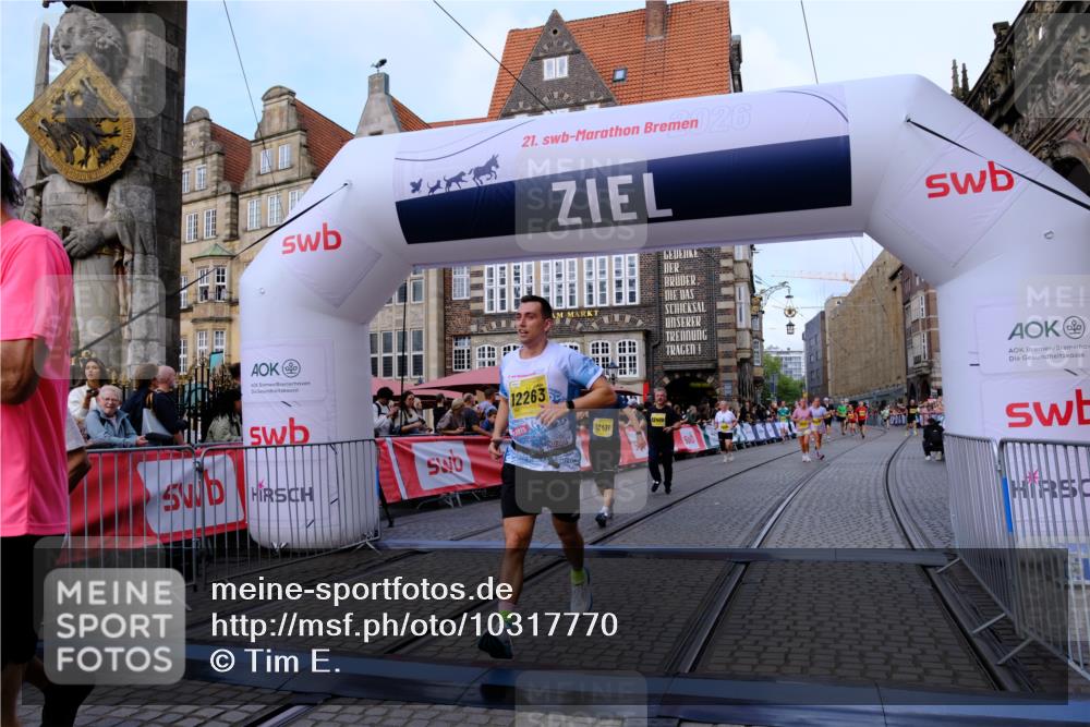13.09.2026 - 21. swb-Marathon Bremen Tim E. http://msf.ph/oto/10317770 13.09.2026 10:57:34 Ziel 10166, 10226, 10300, 10517, 10518, 10578, 10687, 10700, 10772, 10969, 11236, 11292, 11484, 11498, 11609, 11667, 12263, 12382, 12383, 12400, 12411 meine-sportfotos.de