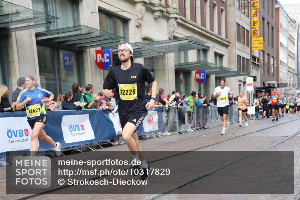 13.09.2026 - 21. swb-Marathon Bremen Strokosch-Dieckow http://msf.ph/oto/10317829 13.09.2026 10:57:48 Ziel 10078, 10249, 10494, 10530, 10543, 10559, 10565, 10604, 10673, 10750, 10798, 10826, 10828, 10903, 10914, 10931, 10932, 11120, 11131, 11136, 11295, 11332, 11388, 11420, 11752, 11824, 11863, 11884, 11952, 12017, 12386, 12387, 12441, 12482, 12551, 10078, 10177, 10460, 10565, 10707, 10728, 11106, 11153, 11245, 11365, 11480, 11532, 11568, 11734, 11824, 11856, 11965, 11966, 12111, 12222, 12228, 12231, 12264, 12372, 12427 meine-sportfotos.de