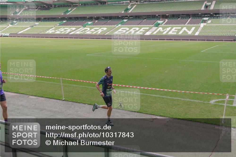 13.09.2026 - 21. swb-Marathon Bremen Michael Burmester http://msf.ph/oto/10317843 13.09.2026 12:53:09 Laufen im Stadion 102, 107, 145, 235, 313, 376, 472, 541, 560, 615, 616, 675, 683, 696, 734, 740, 755, 792, 863, 982, 985, 987, 1033, 1043, 1056, 1076, 1207, 1232, 1252, 1297, 1433, 1445, 1468, 1492, 1528, 1542, 1646, 1664, 1704, 1707, 1814, 1955, 2007, 2008, 2043, 2055, 2203, 2280, 2350, 2362, 2401, 2422, 2454, 2480, 2498, 2623, 2767, 2820, 2847, 2858, 2997, 3085, 3149, 3236, 3336, 3362, 3413, 3448, 3566, 3830, 3899, 3988, 4283, 4475, 4573, 4605, 5152 meine-sportfotos.de