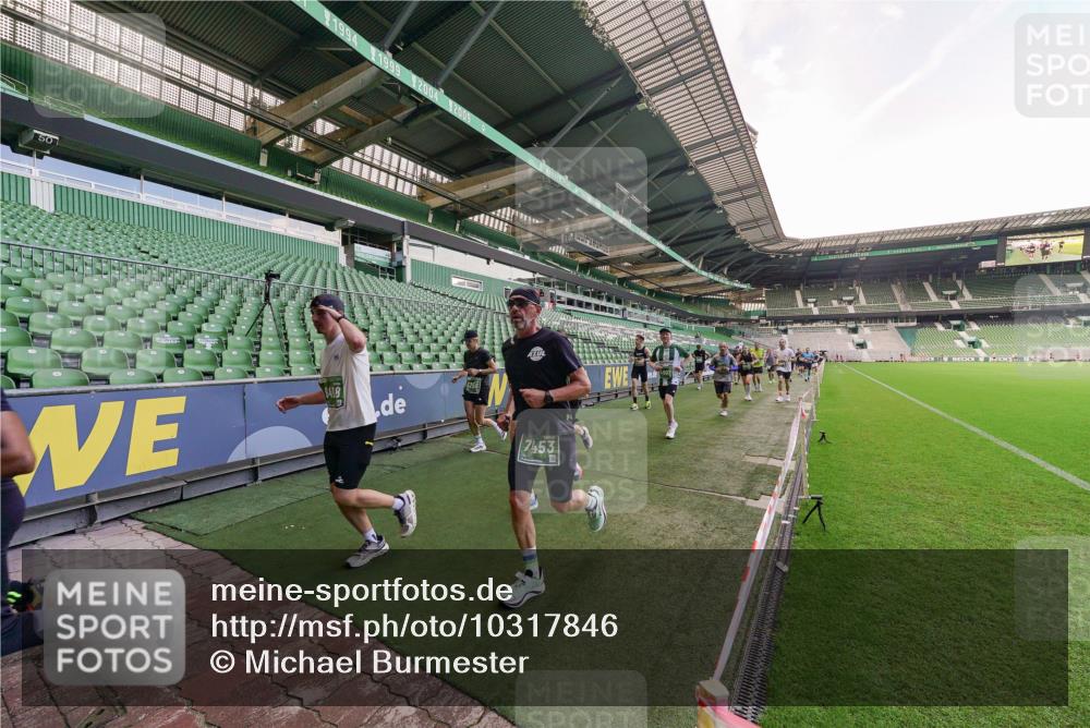 13.09.2026 - 21. swb-Marathon Bremen Michael Burmester http://msf.ph/oto/10317846 13.09.2026 13:15:35 Laufen im Stadion 143, 231, 263, 266, 300, 414, 598, 612, 653, 768, 956, 1008, 1047, 1185, 1312, 1818, 1819, 1874, 2013, 2218, 2233, 2235, 2314, 2351, 2359, 2385, 2386, 2466, 2468, 2484, 2494, 2564, 2579, 2664, 2667, 2678, 2690, 2691, 2698, 2737, 2760, 2783, 2799, 2829, 2838, 2846, 2859, 2861, 2865, 2874, 2887, 2958, 2978, 3001, 3075, 3133, 3157, 3165, 3185, 3237, 3265, 3331, 3355, 3382, 3387, 3428, 3486, 3512, 3670, 3680, 3829, 4034, 4080, 4306, 703 meine-sportfotos.de