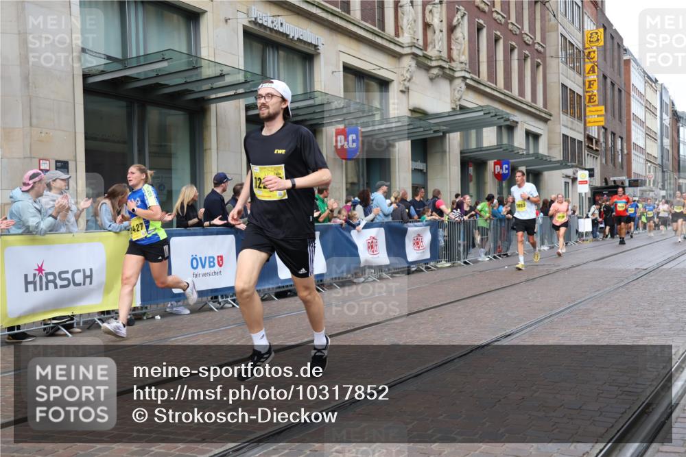 13.09.2026 - 21. swb-Marathon Bremen Strokosch-Dieckow http://msf.ph/oto/10317852 13.09.2026 10:57:48 Ziel 10078, 10249, 10494, 10530, 10543, 10559, 10565, 10604, 10673, 10750, 10798, 10826, 10828, 10903, 10914, 10931, 10932, 11120, 11131, 11136, 11295, 11332, 11388, 11420, 11752, 11824, 11863, 11884, 11952, 12017, 12386, 12387, 12441, 12482, 12551, 10078, 10177, 10460, 10565, 10707, 10728, 11106, 11153, 11245, 11365, 11480, 11532, 11568, 11734, 11824, 11856, 11965, 11966, 12111, 12222, 12228, 12231, 12264, 12372, 12427 meine-sportfotos.de