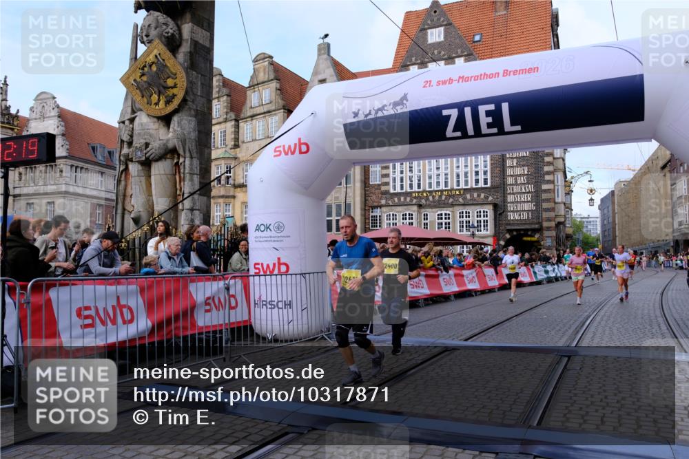 13.09.2026 - 21. swb-Marathon Bremen Tim E. http://msf.ph/oto/10317871 13.09.2026 10:57:36 Ziel 10166, 10226, 10300, 10394, 10517, 10518, 10578, 10687, 10700, 10969, 11236, 11292, 11365, 11484, 11498, 11609, 11667, 11734, 12037, 12111, 12263, 12382, 12383, 12400, 12411 meine-sportfotos.de