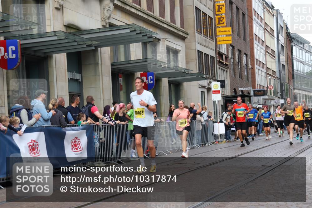 13.09.2026 - 21. swb-Marathon Bremen Strokosch-Dieckow http://msf.ph/oto/10317874 13.09.2026 10:57:49 Ziel 10249, 10494, 10530, 10543, 10559, 10604, 10673, 10750, 10798, 10826, 10828, 10903, 10914, 10931, 10932, 11120, 11131, 11136, 11295, 11332, 11388, 11420, 11752, 11863, 11884, 11906, 11952, 12017, 12386, 12387, 12441, 12482, 12551, 10078, 10177, 10460, 10565, 10707, 10728, 11106, 11153, 11245, 11480, 11532, 11568, 11824, 11856, 11965, 11966, 12222, 12228, 12231, 12264, 12372, 12427 meine-sportfotos.de
