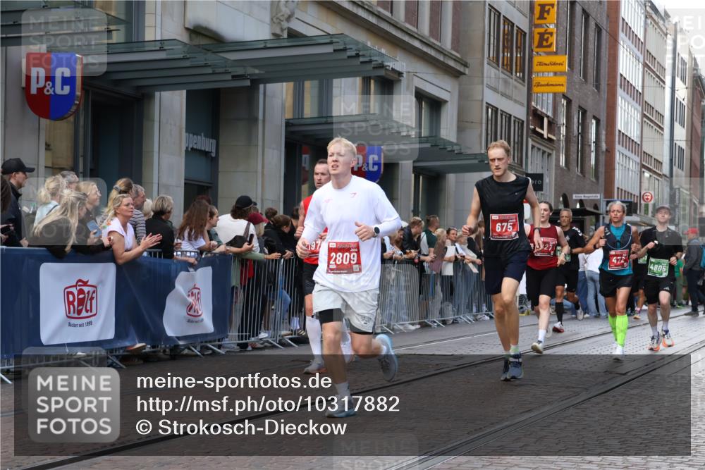 13.09.2026 - 21. swb-Marathon Bremen Strokosch-Dieckow http://msf.ph/oto/10317882 13.09.2026 13:16:55 Ziel 842, 2052, 3148, 3246, 4156, 4805, 6095, 6624, 6704, 6734, 6759, 6953, 7284, 8111, 8418, 8858, 385, 472, 675, 696, 734, 816, 827, 985, 1970, 2319, 2473, 2474, 2809, 3706, 3716, 3961, 4135, 4137, 4485, 5255, 5772, 6049, 6531, 6535, 6704, 6819, 7297, 7387, 7875 meine-sportfotos.de