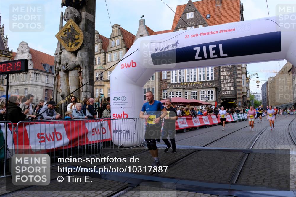 13.09.2026 - 21. swb-Marathon Bremen Tim E. http://msf.ph/oto/10317887 13.09.2026 10:57:36 Ziel 10166, 10226, 10300, 10394, 10517, 10518, 10578, 10687, 10700, 10969, 11236, 11292, 11365, 11484, 11498, 11609, 11667, 11734, 12037, 12111, 12263, 12382, 12383, 12400, 12411 meine-sportfotos.de