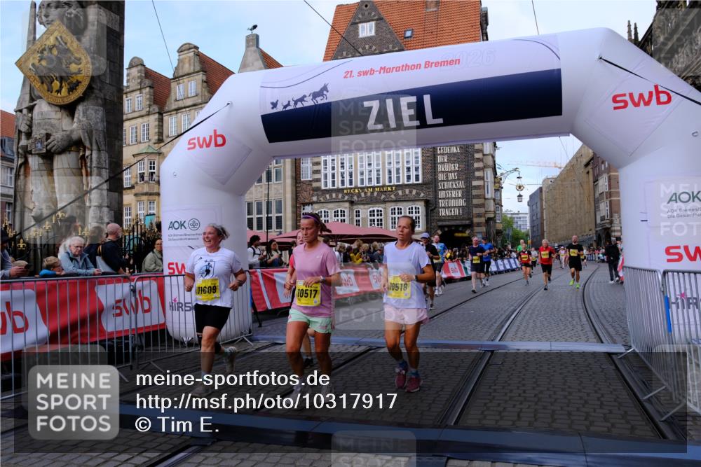13.09.2026 - 21. swb-Marathon Bremen Tim E. http://msf.ph/oto/10317917 13.09.2026 10:57:40 Ziel 10166, 10177, 10226, 10300, 10394, 10517, 10518, 10578, 10687, 10969, 11106, 11365, 11480, 11498, 11609, 11667, 11734, 11966, 12037, 12111, 12263, 12372, 12382, 12383, 12400, 12411 meine-sportfotos.de