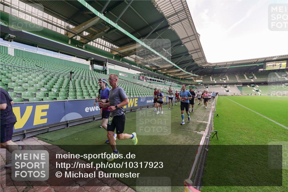 13.09.2026 - 21. swb-Marathon Bremen Michael Burmester http://msf.ph/oto/10317923 13.09.2026 13:15:44 Laufen im Stadion 143, 153, 231, 263, 266, 300, 414, 598, 612, 653, 1008, 1047, 1185, 1312, 1465, 1539, 1818, 1819, 1874, 2013, 2218, 2235, 2314, 2351, 2359, 2363, 2385, 2386, 2466, 2468, 2484, 2494, 2579, 2664, 2667, 2678, 2690, 2691, 2698, 2737, 2760, 2778, 2783, 2799, 2838, 2846, 2859, 2861, 2865, 2874, 2958, 2974, 2978, 3001, 3075, 3133, 3157, 3165, 3185, 3237, 3265, 3331, 3355, 3382, 3387, 3486, 3512, 3670, 3680, 3829, 4034, 4080, 4306, 703 meine-sportfotos.de