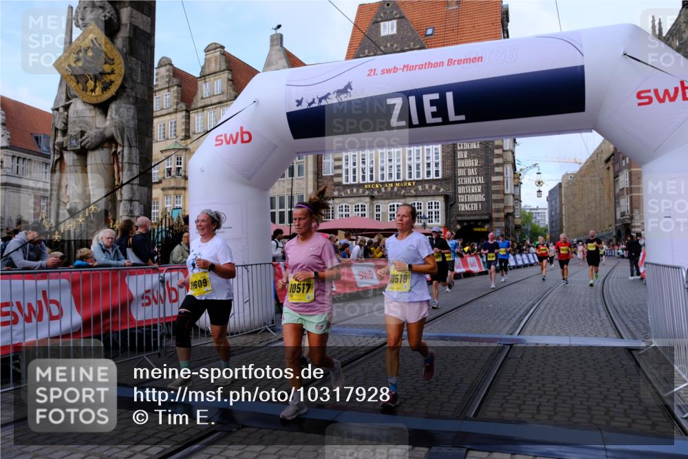 13.09.2026 - 21. swb-Marathon Bremen Tim E. http://msf.ph/oto/10317928 13.09.2026 10:57:40 Ziel 10166, 10177, 10226, 10300, 10394, 10517, 10518, 10578, 10687, 10969, 11106, 11365, 11480, 11498, 11609, 11667, 11734, 11966, 12037, 12111, 12263, 12372, 12382, 12383, 12400, 12411 meine-sportfotos.de