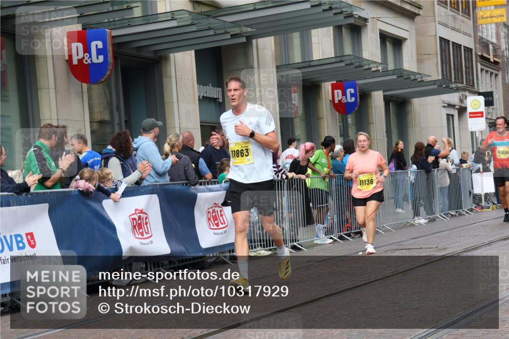 13.09.2026 - 21. swb-Marathon Bremen Strokosch-Dieckow http://msf.ph/oto/10317929 13.09.2026 10:57:49 Ziel 10249, 10494, 10530, 10543, 10559, 10604, 10673, 10750, 10798, 10826, 10828, 10903, 10914, 10931, 10932, 11120, 11131, 11136, 11295, 11332, 11388, 11420, 11752, 11863, 11884, 11906, 11952, 12017, 12386, 12387, 12441, 12482, 12551, 10078, 10177, 10460, 10565, 10707, 10728, 11106, 11153, 11245, 11480, 11532, 11568, 11824, 11856, 11965, 11966, 12222, 12228, 12231, 12264, 12372, 12427 meine-sportfotos.de