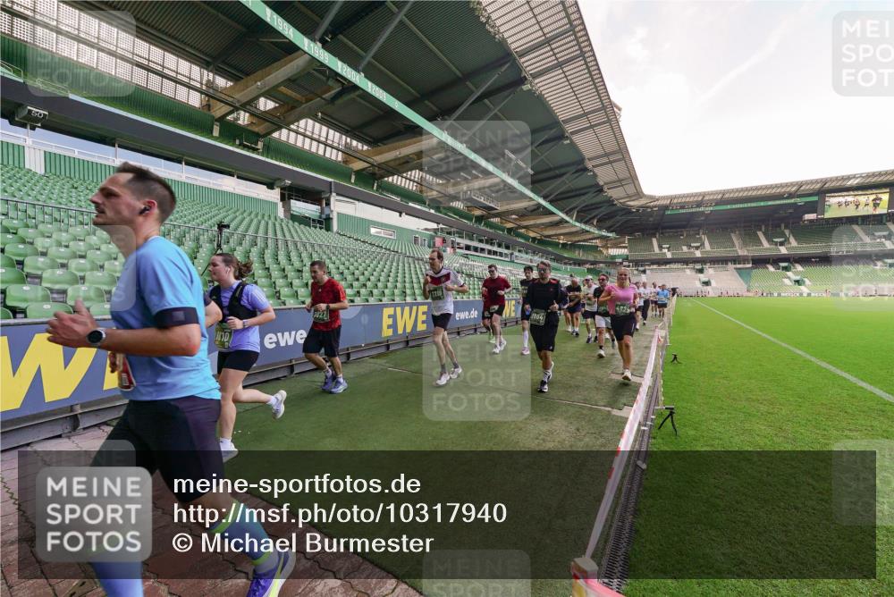 13.09.2026 - 21. swb-Marathon Bremen Michael Burmester http://msf.ph/oto/10317940 13.09.2026 13:15:46 Laufen im Stadion 143, 153, 231, 263, 266, 300, 414, 598, 612, 653, 1008, 1047, 1185, 1312, 1465, 1539, 1818, 1819, 1874, 2013, 2218, 2235, 2314, 2351, 2359, 2363, 2385, 2386, 2466, 2468, 2484, 2494, 2579, 2664, 2667, 2678, 2690, 2691, 2698, 2737, 2760, 2778, 2783, 2799, 2838, 2846, 2859, 2861, 2865, 2874, 2958, 2974, 2978, 3001, 3075, 3133, 3157, 3165, 3185, 3237, 3265, 3331, 3355, 3382, 3387, 3486, 3512, 3670, 3680, 3829, 4034, 4080, 4306, 703 meine-sportfotos.de
