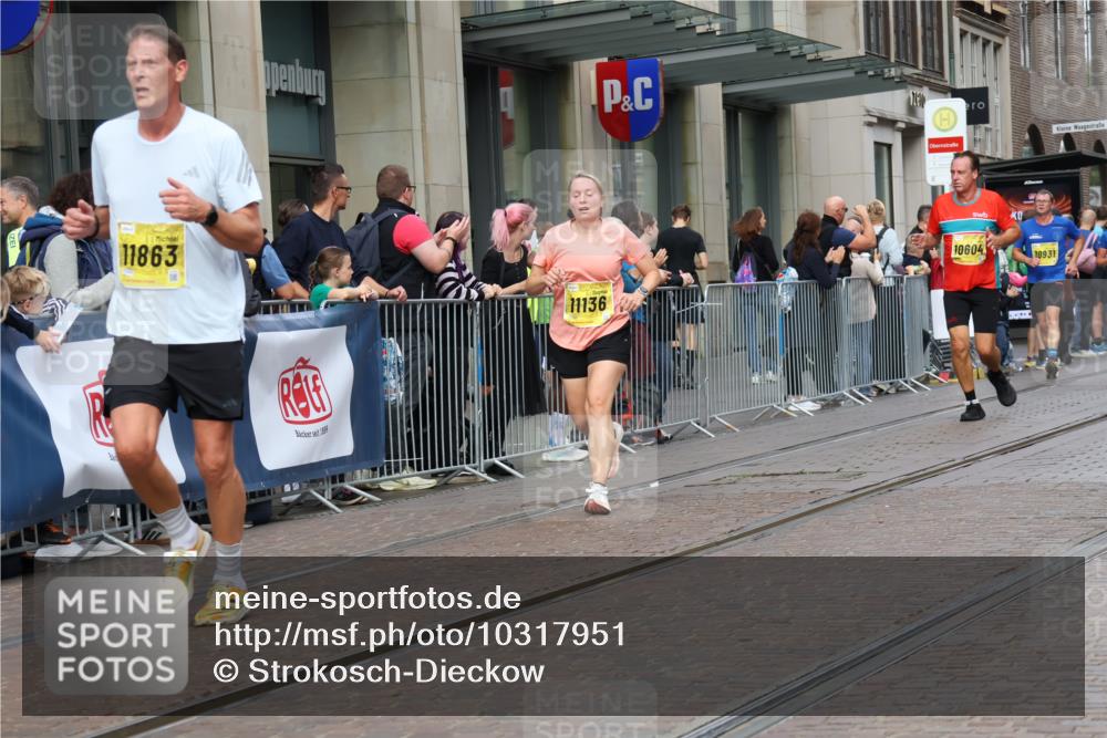 13.09.2026 - 21. swb-Marathon Bremen Strokosch-Dieckow http://msf.ph/oto/10317951 13.09.2026 10:57:50 Ziel 10249, 10494, 10530, 10543, 10559, 10604, 10673, 10750, 10798, 10826, 10828, 10903, 10914, 10931, 10932, 11120, 11131, 11136, 11202, 11295, 11332, 11388, 11420, 11752, 11863, 11884, 11906, 11952, 12017, 12386, 12387, 12441, 12482, 12551, 10078, 10177, 10460, 10565, 10707, 10728, 11106, 11153, 11245, 11480, 11532, 11568, 11824, 11856, 11965, 11966, 12222, 12228, 12231, 12264, 12427 meine-sportfotos.de