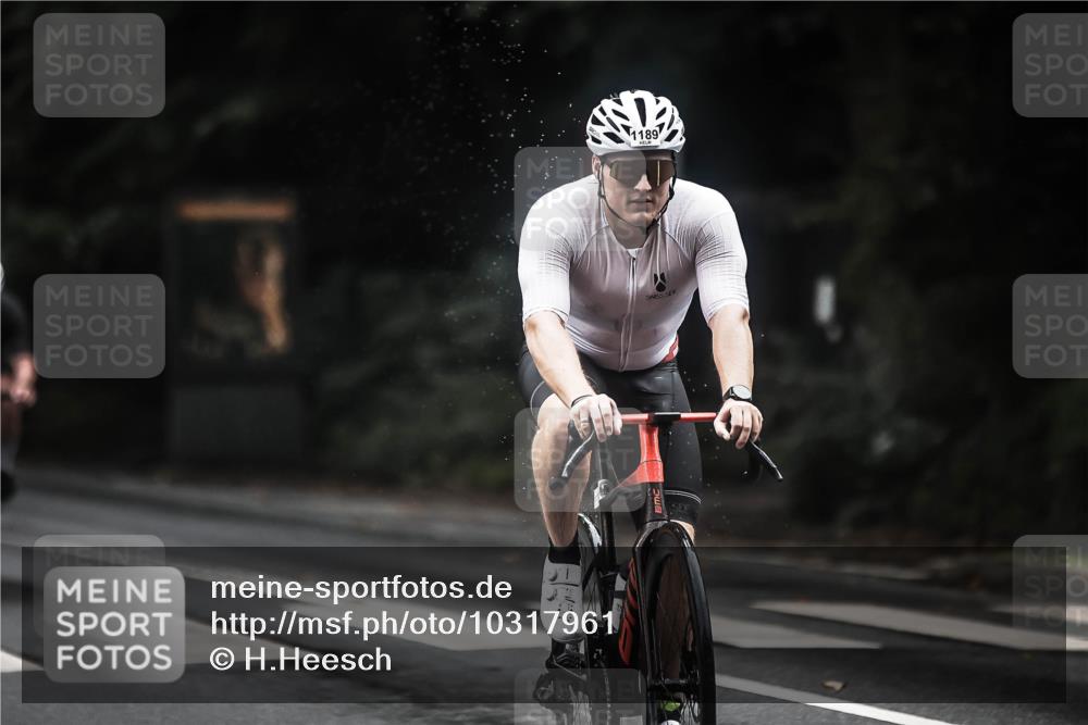 13.09.2026 - Stadtparktriathlon H.Heesch http://msf.ph/oto/10317961 13.09.2026 13:01:56 Radfahren 1189, 1232, 1248, 1287, 1299, 1329, 1355, 1376, 1393 meine-sportfotos.de