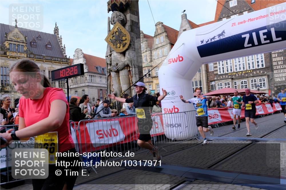 13.09.2026 - 21. swb-Marathon Bremen Tim E. http://msf.ph/oto/10317971 13.09.2026 10:57:42 Ziel 10166, 10177, 10226, 10300, 10394, 10517, 10518, 10687, 10969, 11106, 11365, 11480, 11498, 11609, 11734, 11965, 11966, 12037, 12111, 12263, 12372, 12382, 12383, 12400, 12411 meine-sportfotos.de