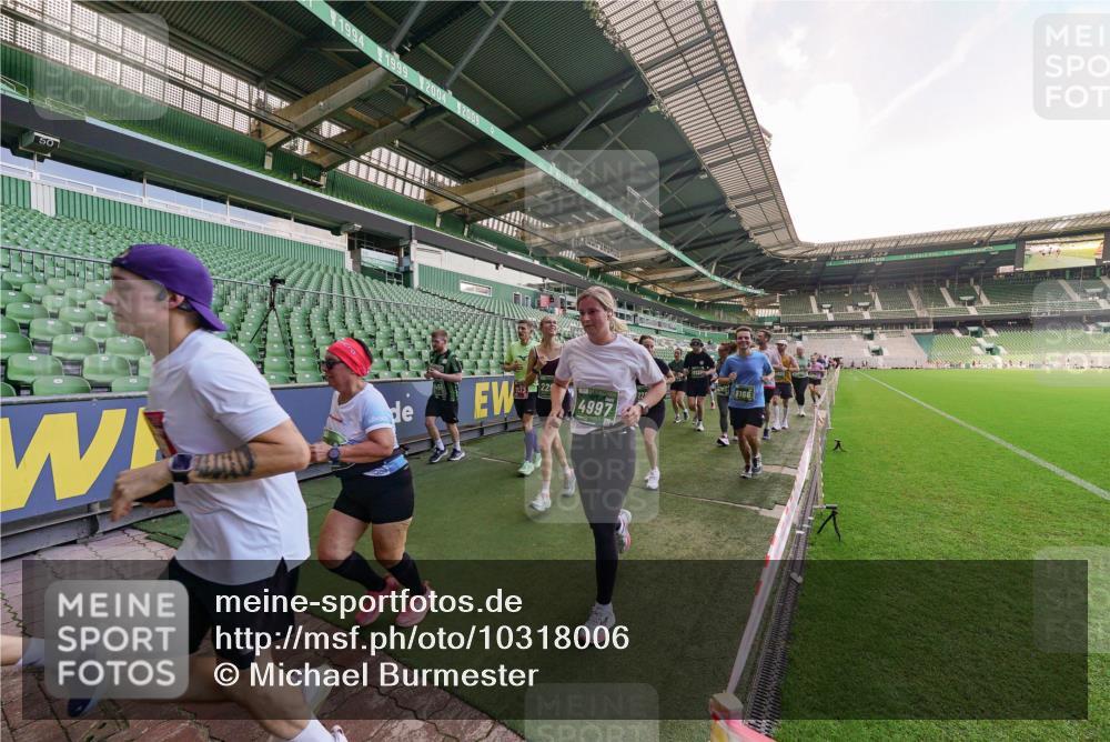 13.09.2026 - 21. swb-Marathon Bremen Michael Burmester http://msf.ph/oto/10318006 13.09.2026 13:15:51 Laufen im Stadion 143, 153, 231, 263, 266, 300, 414, 598, 612, 653, 990, 1008, 1047, 1185, 1312, 1465, 1539, 1818, 1819, 1874, 2013, 2218, 2235, 2259, 2314, 2351, 2359, 2363, 2385, 2386, 2466, 2468, 2484, 2494, 2579, 2664, 2667, 2678, 2690, 2691, 2698, 2737, 2760, 2778, 2783, 2799, 2838, 2846, 2859, 2861, 2865, 2874, 2958, 2974, 2978, 2996, 3001, 3075, 3133, 3157, 3165, 3185, 3237, 3265, 3331, 3355, 3382, 3387, 3486, 3501, 3512, 3670, 3680, 3829, 4034, 4080, 4306, 703 meine-sportfotos.de