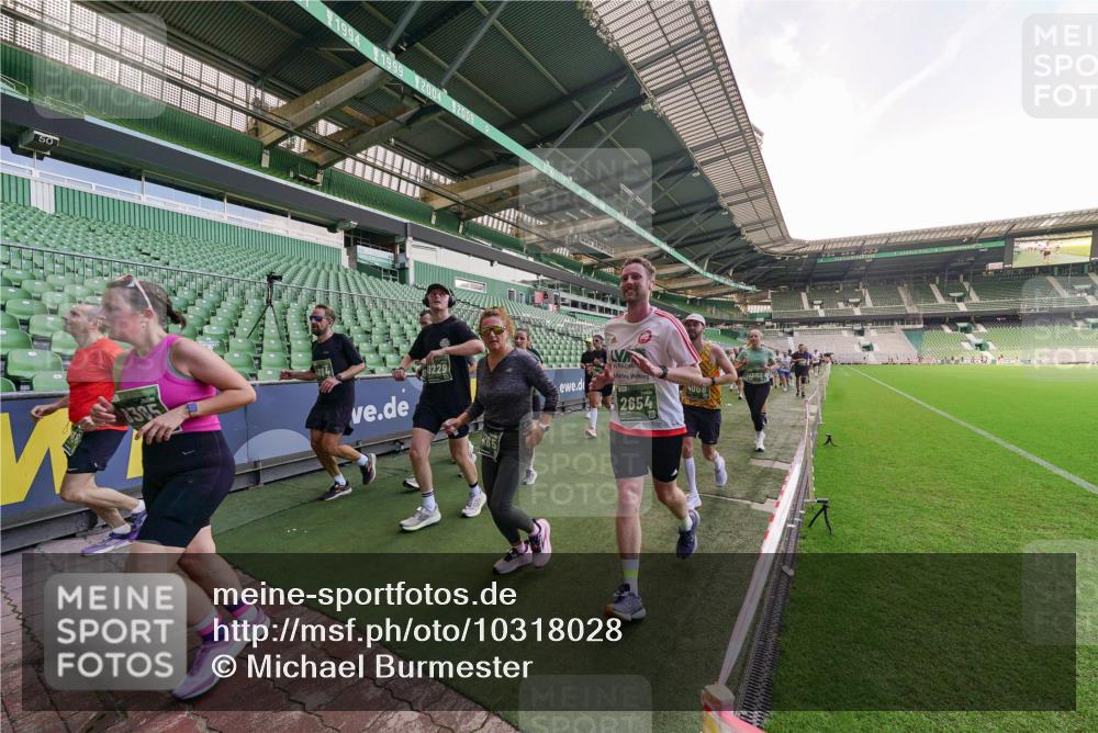 13.09.2026 - 21. swb-Marathon Bremen Michael Burmester http://msf.ph/oto/10318028 13.09.2026 13:15:54 Laufen im Stadion 143, 153, 231, 263, 266, 300, 414, 598, 612, 653, 990, 1008, 1047, 1185, 1312, 1465, 1539, 1874, 2013, 2218, 2235, 2259, 2314, 2351, 2359, 2363, 2385, 2386, 2466, 2468, 2484, 2494, 2579, 2664, 2667, 2678, 2690, 2691, 2698, 2737, 2760, 2778, 2783, 2799, 2838, 2846, 2859, 2861, 2865, 2874, 2958, 2974, 2978, 2996, 3001, 3075, 3133, 3157, 3165, 3185, 3237, 3265, 3331, 3355, 3382, 3387, 3486, 3501, 3512, 3670, 3680, 3829, 4034, 4080, 4306, 703 meine-sportfotos.de