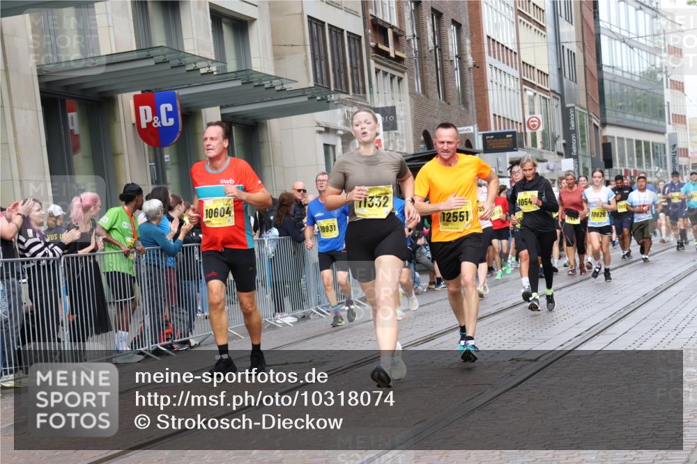 13.09.2026 - 21. swb-Marathon Bremen Strokosch-Dieckow http://msf.ph/oto/10318074 13.09.2026 10:57:53 Ziel 10249, 10494, 10530, 10543, 10604, 10673, 10750, 10798, 10826, 10828, 10903, 10914, 10931, 10932, 11120, 11131, 11202, 11295, 11332, 11388, 11403, 11420, 11750, 11752, 11863, 11884, 11906, 11952, 12017, 12092, 12386, 12387, 12441, 12482, 10078, 10460, 10559, 10565, 10707, 10728, 11136, 11153, 11245, 11332, 11532, 11568, 11824, 11856, 11965, 12222, 12228, 12231, 12264, 12427, 12551 meine-sportfotos.de
