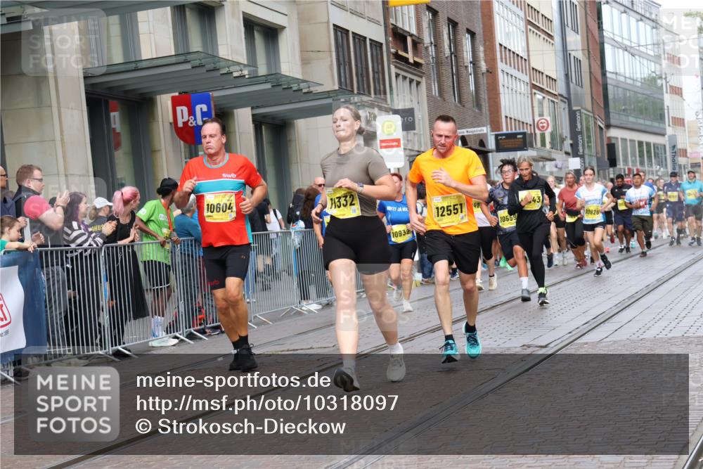 13.09.2026 - 21. swb-Marathon Bremen Strokosch-Dieckow http://msf.ph/oto/10318097 13.09.2026 10:57:53 Ziel 10249, 10494, 10530, 10543, 10604, 10673, 10750, 10798, 10826, 10828, 10903, 10914, 10931, 10932, 11120, 11131, 11202, 11295, 11332, 11388, 11403, 11420, 11750, 11752, 11863, 11884, 11906, 11952, 12017, 12092, 12386, 12387, 12441, 12482, 10078, 10460, 10559, 10565, 10707, 10728, 11136, 11153, 11245, 11332, 11532, 11568, 11824, 11856, 11965, 12222, 12228, 12231, 12264, 12427, 12551 meine-sportfotos.de