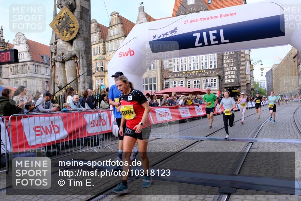 13.09.2026 - 21. swb-Marathon Bremen Tim E. http://msf.ph/oto/10318123 13.09.2026 10:57:46 Ziel 10177, 10226, 10300, 10394, 10517, 10518, 11106, 11245, 11365, 11480, 11498, 11609, 11734, 11965, 11966, 12037, 12111, 12372, 12400, 12411 meine-sportfotos.de