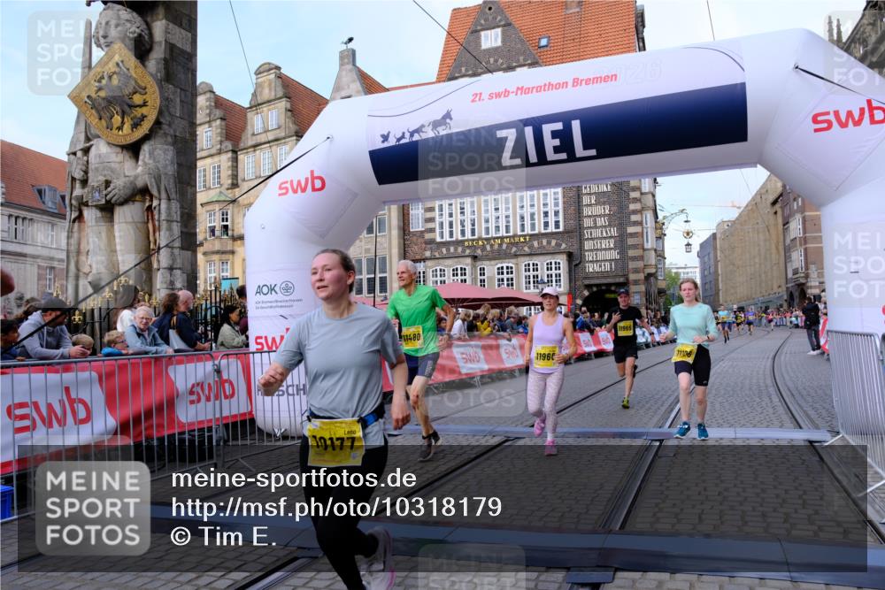 13.09.2026 - 21. swb-Marathon Bremen Tim E. http://msf.ph/oto/10318179 13.09.2026 10:57:48 Ziel 10177, 10226, 10300, 10394, 10517, 10518, 11106, 11245, 11365, 11480, 11498, 11609, 11734, 11965, 11966, 12037, 12111, 12222, 12372, 12400 meine-sportfotos.de