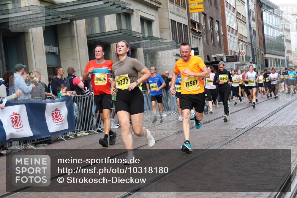 13.09.2026 - 21. swb-Marathon Bremen Strokosch-Dieckow http://msf.ph/oto/10318180 13.09.2026 10:57:54 Ziel 10249, 10494, 10530, 10543, 10604, 10673, 10750, 10798, 10826, 10828, 10903, 10914, 10931, 10932, 11120, 11131, 11202, 11295, 11388, 11403, 11420, 11686, 11750, 11752, 11863, 11884, 11906, 11952, 12017, 12092, 12386, 12387, 12441, 12482, 10078, 10460, 10559, 10565, 10707, 10728, 11136, 11153, 11245, 11332, 11532, 11568, 11824, 11856, 11863, 12222, 12228, 12231, 12264, 12427, 12551 meine-sportfotos.de