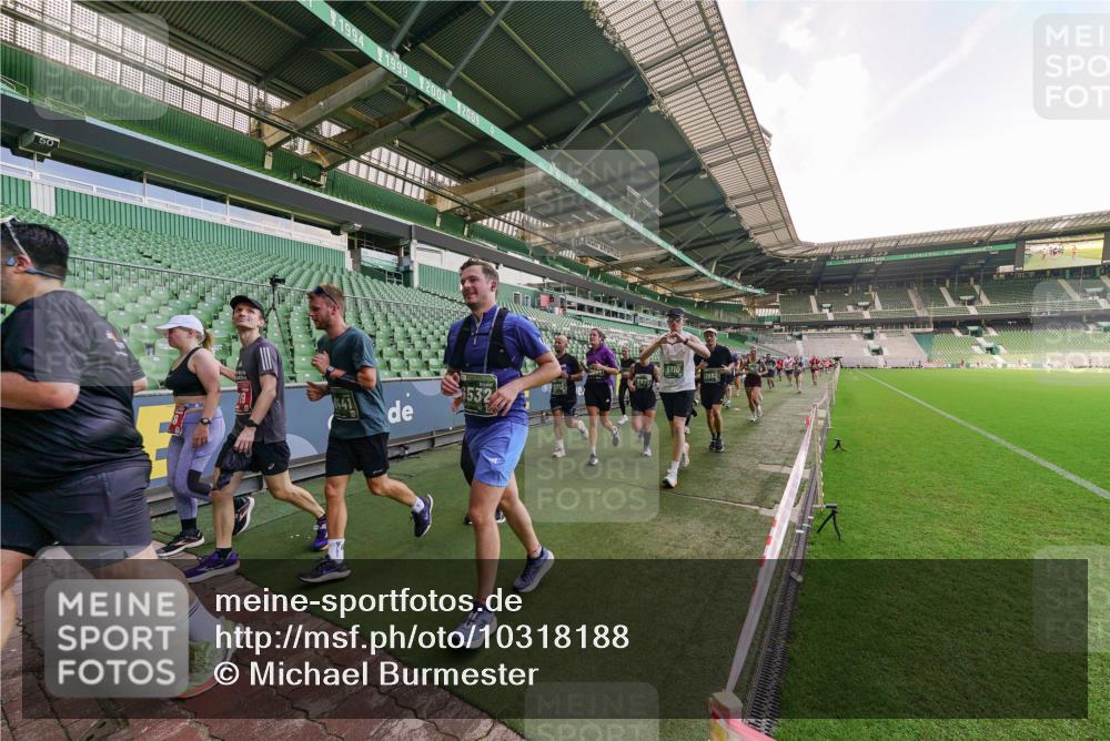 13.09.2026 - 21. swb-Marathon Bremen Michael Burmester http://msf.ph/oto/10318188 13.09.2026 13:16:06 Laufen im Stadion 134, 143, 153, 231, 263, 266, 267, 271, 300, 414, 598, 612, 653, 990, 1047, 1185, 1312, 1465, 1539, 1825, 1874, 1987, 2013, 2218, 2235, 2259, 2351, 2359, 2363, 2381, 2385, 2386, 2466, 2468, 2484, 2494, 2562, 2579, 2664, 2667, 2678, 2690, 2691, 2698, 2737, 2760, 2778, 2783, 2797, 2799, 2846, 2859, 2861, 2865, 2874, 2958, 2974, 2996, 3001, 3075, 3133, 3157, 3165, 3185, 3237, 3265, 3331, 3355, 3366, 3382, 3387, 3486, 3501, 3512, 3670, 3680, 3829, 4034, 4306, 703 meine-sportfotos.de