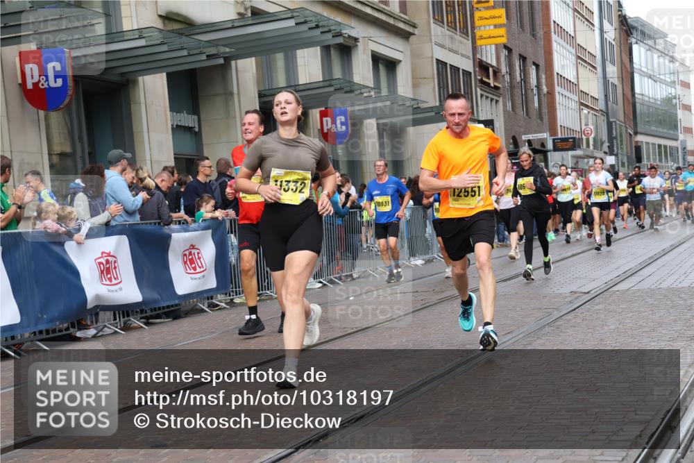 13.09.2026 - 21. swb-Marathon Bremen Strokosch-Dieckow http://msf.ph/oto/10318197 13.09.2026 10:57:54 Ziel 10249, 10494, 10530, 10543, 10604, 10673, 10750, 10798, 10826, 10828, 10903, 10914, 10931, 10932, 11120, 11131, 11202, 11295, 11388, 11403, 11420, 11686, 11750, 11752, 11863, 11884, 11906, 11952, 12017, 12092, 12386, 12387, 12441, 12482, 10078, 10460, 10559, 10565, 10707, 10728, 11136, 11153, 11245, 11332, 11532, 11568, 11824, 11856, 11863, 12222, 12228, 12231, 12264, 12427, 12551 meine-sportfotos.de