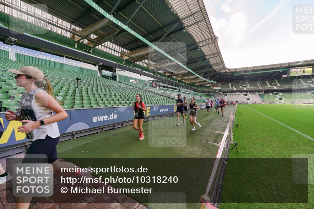 13.09.2026 - 21. swb-Marathon Bremen Michael Burmester http://msf.ph/oto/10318240 13.09.2026 13:16:12 Laufen im Stadion 134, 143, 153, 231, 263, 266, 267, 271, 300, 414, 598, 612, 653, 990, 1047, 1185, 1312, 1465, 1539, 1825, 1874, 1987, 2013, 2218, 2235, 2259, 2351, 2359, 2363, 2381, 2385, 2386, 2466, 2468, 2484, 2562, 2579, 2664, 2667, 2678, 2690, 2691, 2698, 2737, 2760, 2778, 2783, 2797, 2799, 2821, 2846, 2859, 2861, 2865, 2874, 2958, 2974, 2996, 3001, 3075, 3133, 3157, 3165, 3185, 3213, 3237, 3265, 3331, 3355, 3366, 3382, 3387, 3486, 3501, 3512, 3670, 3680, 3829, 4034, 4306, 703 meine-sportfotos.de