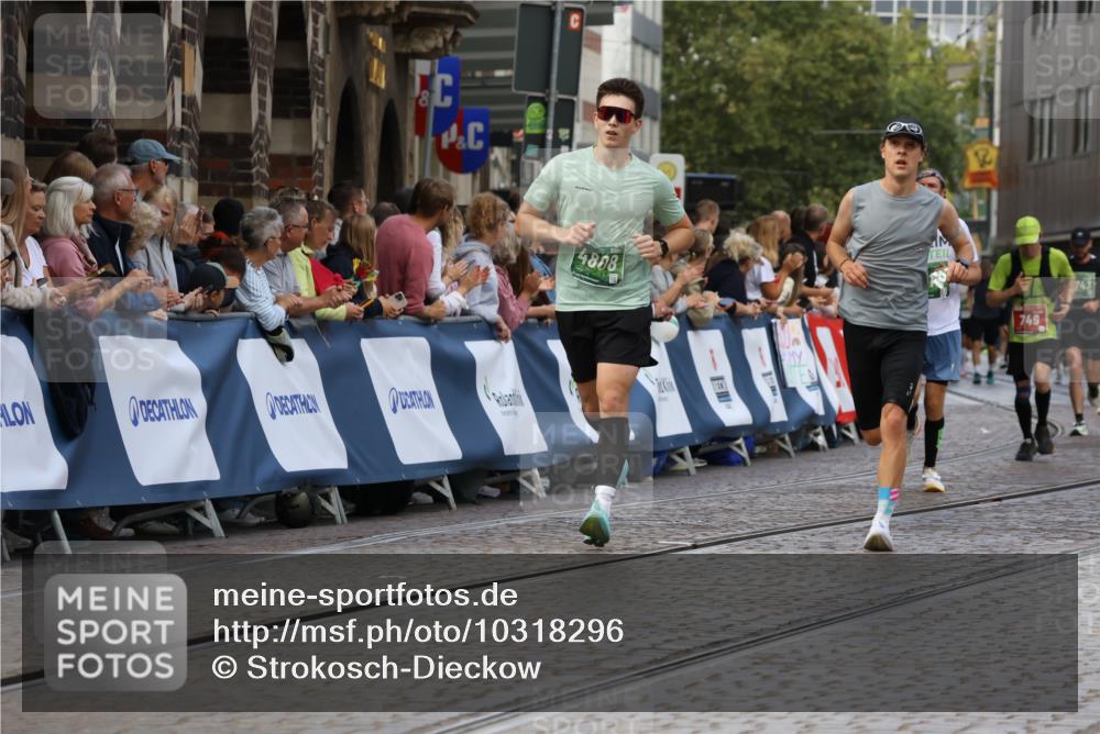13.09.2026 - 21. swb-Marathon Bremen Strokosch-Dieckow http://msf.ph/oto/10318296 13.09.2026 13:07:12 Ziel 521, 749, 1009, 3127, 3794, 3973, 4574, 5238, 6784, 6951, 8580, 8888, 9708, 1863, 2706, 3043, 3118, 4743, 4808, 8060, 8098, 8980 meine-sportfotos.de