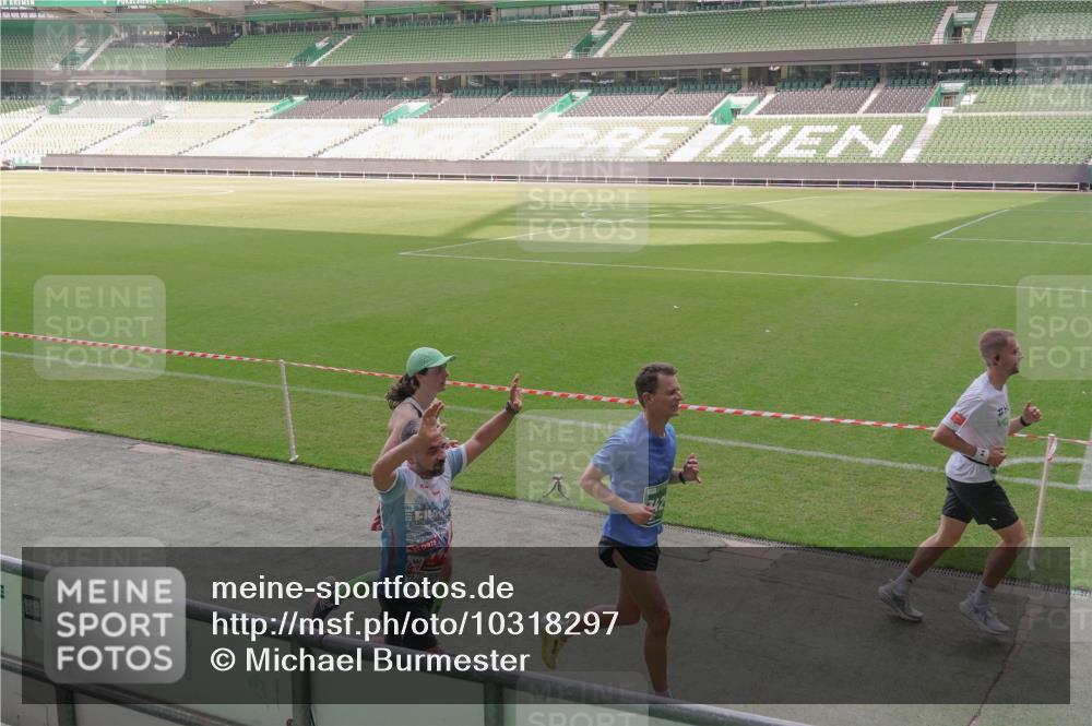 13.09.2026 - 21. swb-Marathon Bremen Michael Burmester http://msf.ph/oto/10318297 13.09.2026 12:53:34 Laufen im Stadion 102, 107, 145, 189, 313, 376, 385, 472, 481, 541, 560, 615, 616, 666, 675, 683, 696, 740, 755, 792, 816, 827, 982, 985, 987, 1033, 1056, 1076, 1207, 1232, 1252, 1297, 1419, 1433, 1445, 1468, 1528, 1542, 1551, 1631, 1646, 1658, 1664, 1704, 1707, 1814, 2007, 2043, 2055, 2203, 2280, 2350, 2362, 2401, 2422, 2454, 2480, 2498, 2499, 2623, 2701, 2767, 2820, 2824, 2858, 2882, 2913, 2962, 2971, 2997, 3054, 3085, 3149, 3236, 3336, 3357, 3362, 3413, 3448, 3830, 3988, 4283, 4475, 4605 meine-sportfotos.de