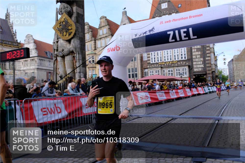 13.09.2026 - 21. swb-Marathon Bremen Tim E. http://msf.ph/oto/10318309 13.09.2026 10:57:50 Ziel 10177, 10226, 10300, 10394, 10517, 10518, 11106, 11245, 11365, 11480, 11498, 11609, 11734, 11965, 11966, 12037, 12111, 12222, 12264, 12372 meine-sportfotos.de