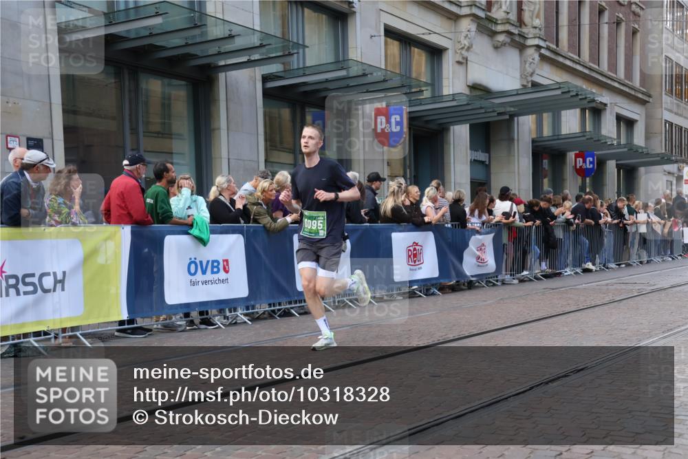 13.09.2026 - 21. swb-Marathon Bremen Strokosch-Dieckow http://msf.ph/oto/10318328 13.09.2026 13:17:05 Ziel 560, 842, 2008, 2052, 3148, 4171, 4805, 5041, 5550, 6095, 6734, 6759, 6803, 7901, 8100, 8253, 8446, 8532, 8714, 9075, 385, 472, 675, 734, 827, 1970, 2052, 2319, 2473, 2809, 3246, 3706, 3716, 3961, 4135, 4137, 4156, 5772, 6049, 6531, 6535, 6624, 6704, 6819, 6953, 7284, 7297, 7387, 8111, 8418, 8858 meine-sportfotos.de