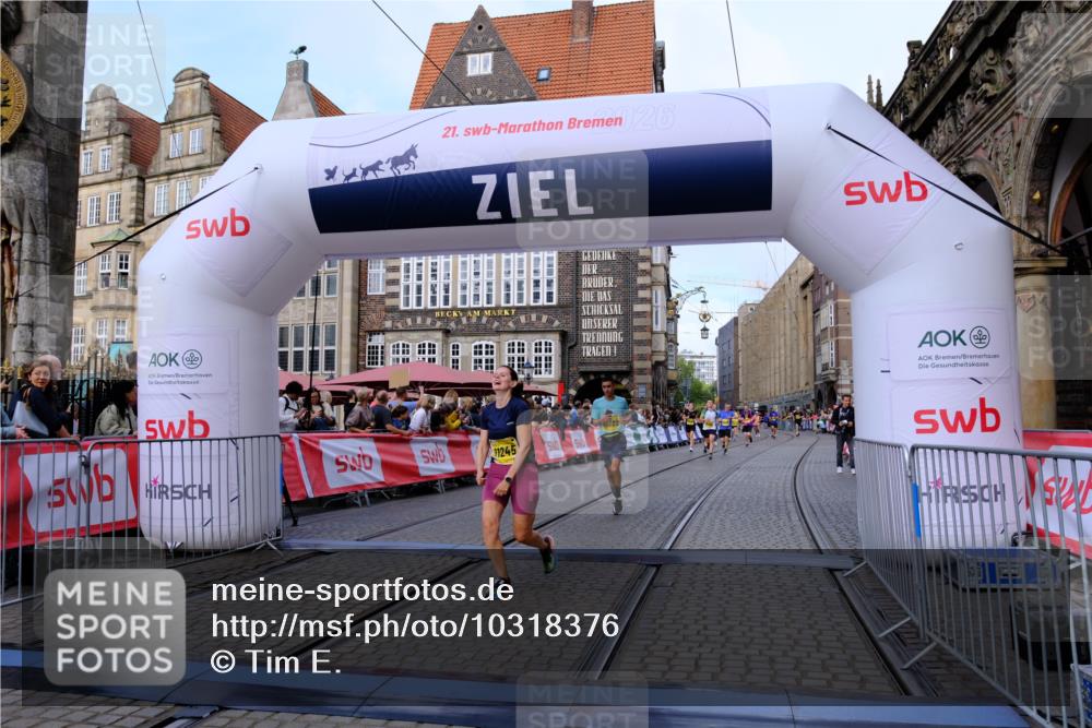 13.09.2026 - 21. swb-Marathon Bremen Tim E. http://msf.ph/oto/10318376 13.09.2026 10:57:54 Ziel 10177, 10300, 10394, 10460, 11106, 11153, 11245, 11365, 11480, 11498, 11532, 11568, 11734, 11965, 11966, 12037, 12111, 12222, 12264, 12372 meine-sportfotos.de
