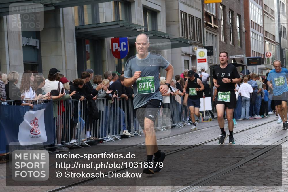 13.09.2026 - 21. swb-Marathon Bremen Strokosch-Dieckow http://msf.ph/oto/10318379 13.09.2026 13:17:09 Ziel 560, 842, 2008, 2234, 3148, 3760, 4171, 4805, 5041, 5550, 6095, 6734, 6759, 6803, 7901, 8100, 8250, 8253, 8446, 8532, 8714, 9075, 9400, 385, 1970, 2052, 2319, 3246, 3706, 3961, 4137, 4156, 6049, 6624, 6704, 6759, 6819, 6953, 7284, 7297, 7387, 8111, 8418, 8858 meine-sportfotos.de