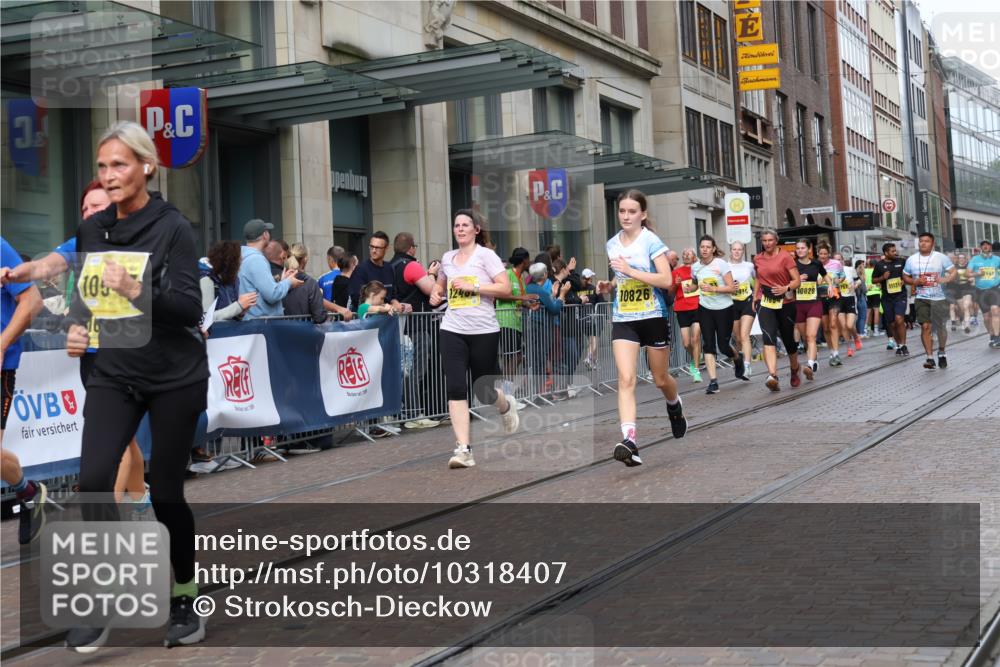 13.09.2026 - 21. swb-Marathon Bremen Strokosch-Dieckow http://msf.ph/oto/10318407 13.09.2026 10:57:58 Ziel 10249, 10494, 10530, 10543, 10604, 10673, 10750, 10798, 10826, 10828, 10903, 10914, 10931, 10932, 11004, 11120, 11131, 11152, 11202, 11295, 11388, 11403, 11420, 11455, 11686, 11750, 11752, 11884, 11906, 11952, 11953, 12017, 12092, 12386, 12387, 12441, 12482, 12518, 10078, 10460, 10559, 10565, 10707, 10728, 11136, 11153, 11332, 11532, 11568, 11824, 11856, 11863, 12222, 12228, 12231, 12264, 12427, 12551 meine-sportfotos.de