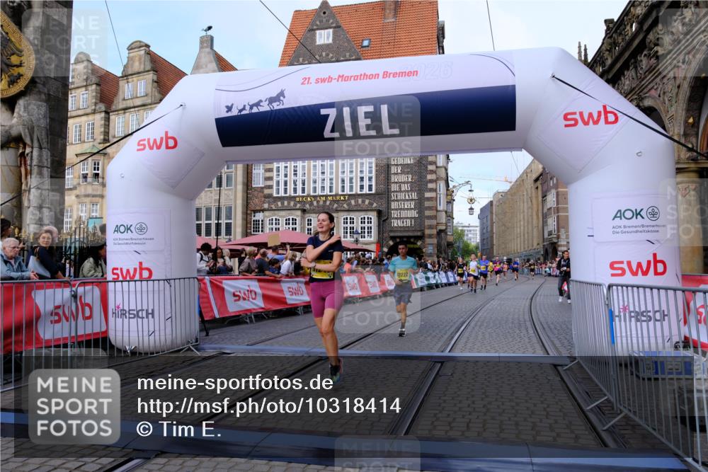 13.09.2026 - 21. swb-Marathon Bremen Tim E. http://msf.ph/oto/10318414 13.09.2026 10:57:54 Ziel 10177, 10300, 10394, 10460, 11106, 11153, 11245, 11365, 11480, 11498, 11532, 11568, 11734, 11965, 11966, 12037, 12111, 12222, 12264, 12372 meine-sportfotos.de