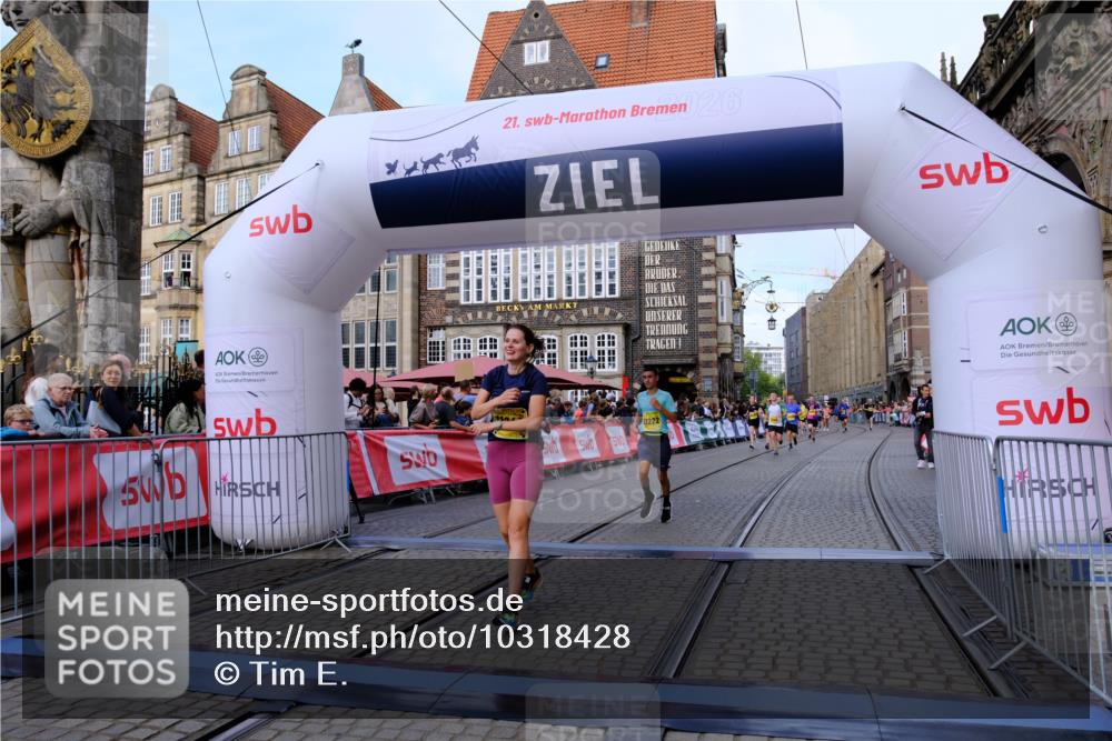 13.09.2026 - 21. swb-Marathon Bremen Tim E. http://msf.ph/oto/10318428 13.09.2026 10:57:54 Ziel 10177, 10300, 10394, 10460, 11106, 11153, 11245, 11365, 11480, 11498, 11532, 11568, 11734, 11965, 11966, 12037, 12111, 12222, 12264, 12372 meine-sportfotos.de