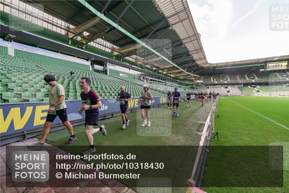 13.09.2026 - 21. swb-Marathon Bremen Michael Burmester http://msf.ph/oto/10318430 13.09.2026 13:16:34 Laufen im Stadion 134, 143, 153, 231, 263, 267, 271, 449, 588, 598, 612, 653, 990, 1057, 1185, 1312, 1465, 1539, 1813, 1825, 1874, 1987, 2013, 2067, 2218, 2235, 2259, 2351, 2359, 2363, 2381, 2385, 2386, 2468, 2532, 2550, 2562, 2579, 2586, 2655, 2664, 2667, 2678, 2698, 2760, 2778, 2783, 2797, 2799, 2821, 2846, 2859, 2874, 2958, 2974, 2996, 3001, 3075, 3104, 3133, 3157, 3165, 3185, 3195, 3213, 3237, 3265, 3314, 3331, 3366, 3382, 3387, 3479, 3486, 3501, 3506, 3512, 3829 meine-sportfotos.de