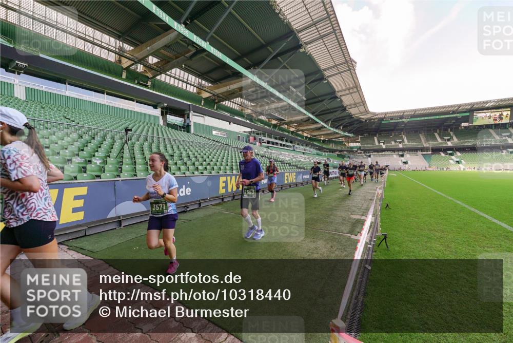 13.09.2026 - 21. swb-Marathon Bremen Michael Burmester http://msf.ph/oto/10318440 13.09.2026 13:16:35 Laufen im Stadion 134, 143, 153, 231, 263, 267, 271, 449, 588, 598, 612, 653, 990, 1057, 1185, 1312, 1465, 1539, 1813, 1825, 1874, 1987, 2013, 2067, 2096, 2218, 2235, 2259, 2351, 2359, 2363, 2381, 2385, 2386, 2468, 2532, 2550, 2562, 2579, 2586, 2655, 2664, 2667, 2678, 2698, 2760, 2778, 2783, 2797, 2799, 2821, 2846, 2859, 2874, 2958, 2974, 2996, 3001, 3075, 3104, 3133, 3157, 3165, 3185, 3195, 3213, 3237, 3265, 3314, 3331, 3366, 3382, 3387, 3479, 3486, 3501, 3506, 3512, 3829 meine-sportfotos.de