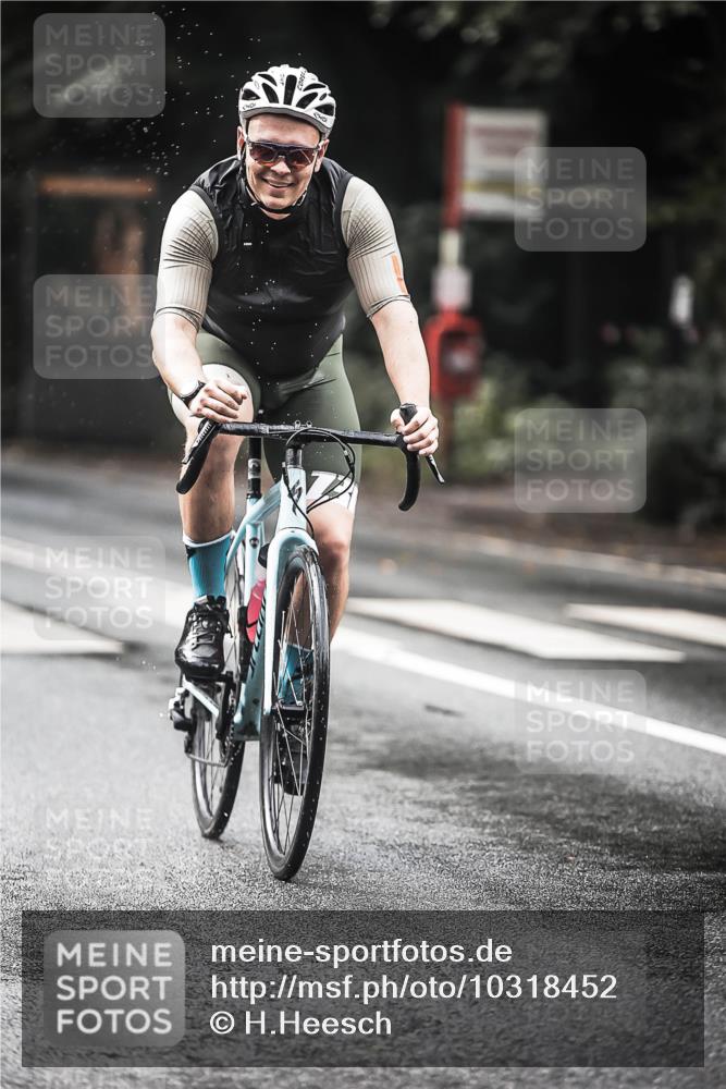 13.09.2026 - Stadtparktriathlon H.Heesch http://msf.ph/oto/10318452 13.09.2026 11:54:24 Radfahren 789, 824, 885, 933 meine-sportfotos.de