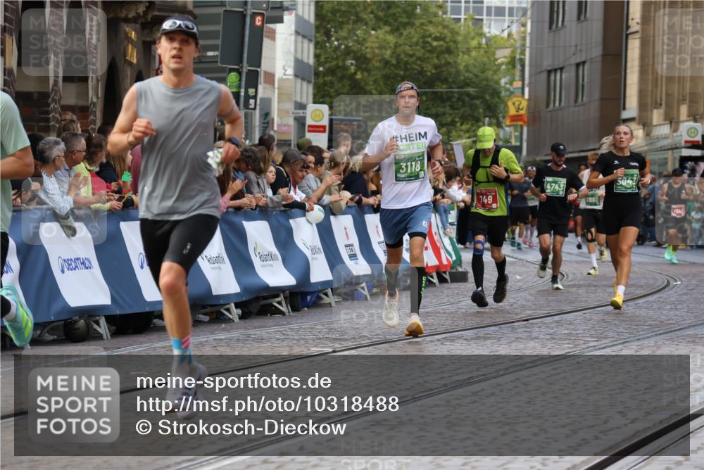 13.09.2026 - 21. swb-Marathon Bremen Strokosch-Dieckow http://msf.ph/oto/10318488 13.09.2026 13:07:14 Ziel 521, 749, 1009, 3127, 3794, 3973, 4574, 6784, 8580, 8888, 9708, 2706, 3043, 3118, 4743, 4808, 8060, 8098, 8467, 8980 meine-sportfotos.de
