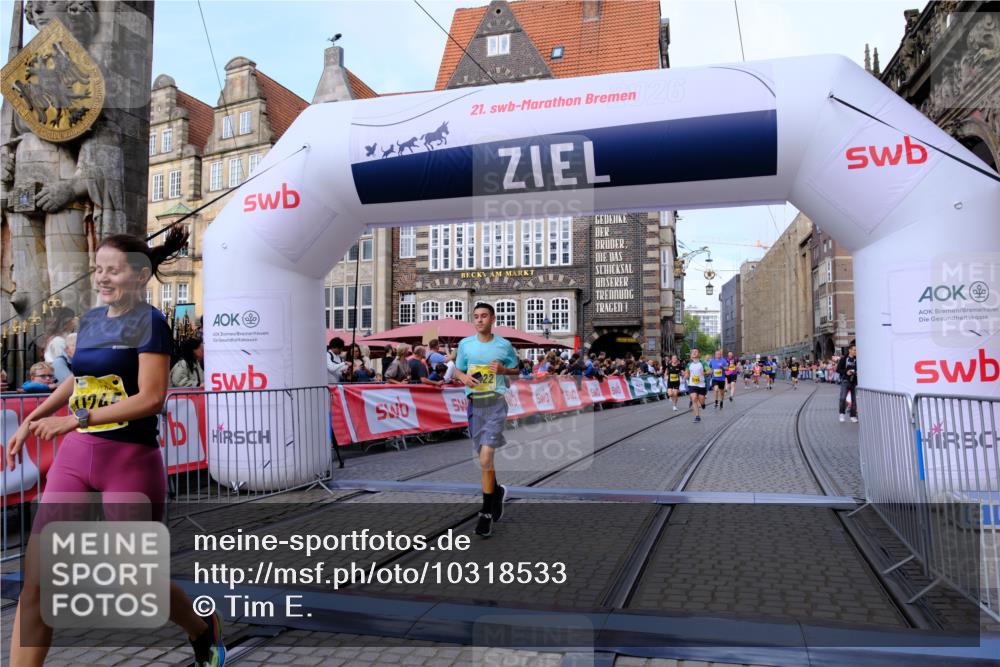 13.09.2026 - 21. swb-Marathon Bremen Tim E. http://msf.ph/oto/10318533 13.09.2026 10:57:55 Ziel 10177, 10394, 10460, 11106, 11153, 11245, 11365, 11480, 11532, 11568, 11734, 11965, 11966, 12037, 12111, 12222, 12228, 12264, 12372 meine-sportfotos.de