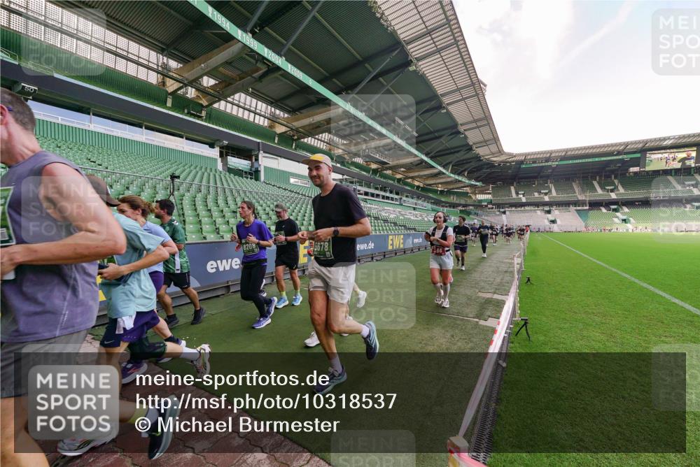 13.09.2026 - 21. swb-Marathon Bremen Michael Burmester http://msf.ph/oto/10318537 13.09.2026 13:16:45 Laufen im Stadion 134, 143, 153, 231, 263, 267, 271, 449, 588, 598, 612, 653, 990, 1057, 1185, 1312, 1424, 1425, 1465, 1539, 1790, 1813, 1825, 1874, 1987, 2013, 2067, 2096, 2218, 2259, 2351, 2363, 2381, 2385, 2386, 2389, 2419, 2468, 2532, 2550, 2562, 2579, 2586, 2655, 2664, 2667, 2678, 2698, 2760, 2778, 2783, 2797, 2799, 2821, 2846, 2859, 2874, 2974, 2984, 2996, 3001, 3075, 3104, 3133, 3157, 3165, 3185, 3195, 3213, 3237, 3265, 3314, 3331, 3366, 3382, 3387, 3431, 3479, 3486, 3501, 3506, 3512 meine-sportfotos.de